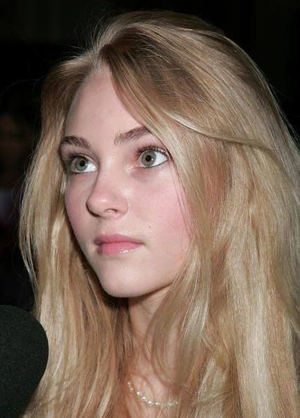 Young Blonde Actresses, Annasophia Robb Aesthetic, Blond Actress, Blonde Celebrity Hair, Blonde Actors, Leslie Burke, Green Eyes Blonde Hair, Blonde Green Eyes, Anna Sophia Robb