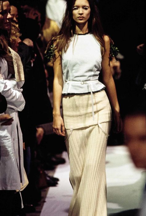 Maison Margiela, 1993. Kate Moss Margiela 90s, 1990s Fashion, Cooler Look, Jeremy Scott, Runway Collection, 가을 패션, Fashion Show Collection, Kate Moss, Mode Inspiration