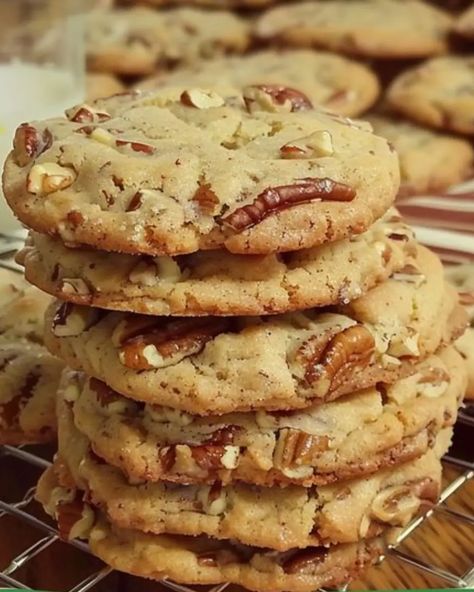 Buttery Pecan Shortbread Cookies Traditional Shortbread Recipe, Pecan Shortbread Cookies, Pecan Shortbread, Family Baking, Buttery Shortbread Cookies, Shortbread Cookie Recipe, Easy Holiday Recipes, Pecan Cookies, Shortbread Recipes