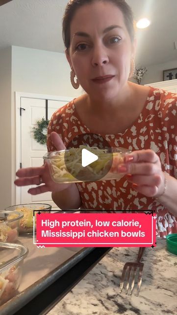 Elizabeth Ergle Rinder on Instagram: "High protein, low calorie, Mississippi chicken bowls for lunches this week. Only 4 ingredients, screenshot the recipe at the end of the video 
#mississippichicken #lunchprep #mealprep #macrofriendly #macros #macro #pepperjackcheese #chicken #protein #proteinrecipe #proteingoals #highprotein" High Protein Macro Meals, Low Carb High Protein Meal Prep, Easy High Protein Lunch, Low Fat High Protein Recipes, Chicken Bowl Meal Prep, High Protein Lunch, Mississippi Chicken, Chicken Protein, Chicken Bowls