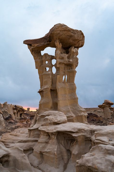 Must See Places in the Bisti Badlands, New Mexico Bisti Badlands New Mexico, Valley Of Dreams New Mexico, New Mexico Aesthetic, New Mexico Travel, Mexico Nature, White Sands New Mexico, New Mexico Road Trip, Southern New Mexico, Travel New Mexico