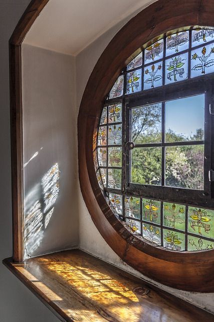 Round Exterior Window, Round Bay Window, Reading Room Design, Home Library Rooms, Old Stone Houses, Round Window, Balcony Design, Dream House Exterior, Window Design