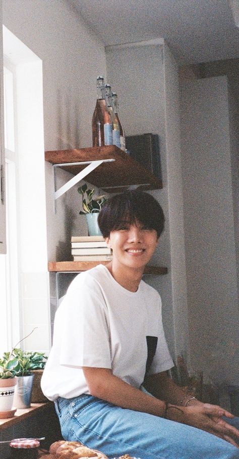 Jhope Cute Wallpaper, Hobi Wallpapers, J-hope Boyfriend Material, Jhope Wallpaper, Jhope Bts Wallpaper, J-hope Photoshoot, Hoseok Wallpaper, Hope Wallpaper, Hope On The Street