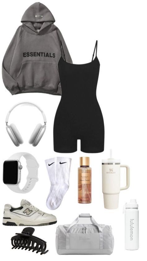 a cute workout gym fit with a variety of accessories Autumn Gym Outfit, Chill Gym Outfit, Workout Fits Women Gym Clothes, Teen Gym Outfits, Workouts Outfits Women, Clean Girl Workout Outfits, Gym Outfits Girl, Gym Outfits For Women Aesthetic, Work Out Sets Outfit