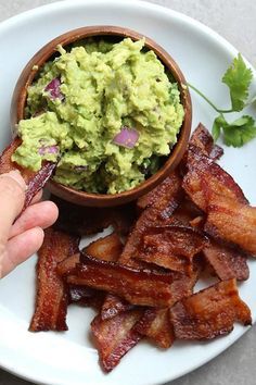 BACON ’CHIPS’ AND THICK GUACAMOLE DIP. 18 Ketogenic Snack Recipes to Whip Up Immediately #purewow #snack #food #recipe #ketogenic #healthy #cooking #ketosnacks #ketogenicsnacks Bacon Chips, Guacamole Dip, Low Carb Snack, Carb Snacks, Keto Ideas, Idee Pasto Sano, Keto Foods, Low Carbs, Keto Lifestyle