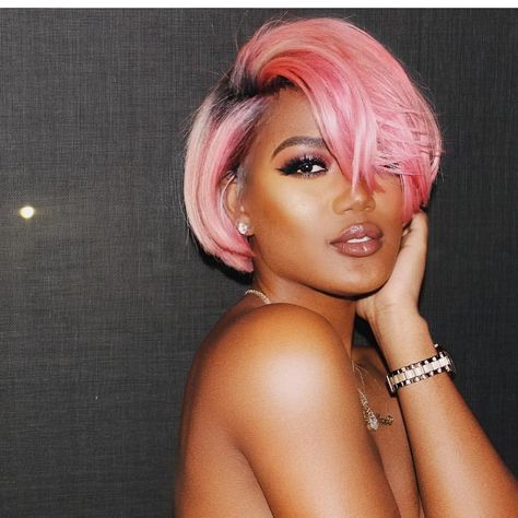 Tokyo Bradshaw on Instagram: “Let’s keep it short  and sweet  Are we loving  @dollfaceisme  new look?  Full lace from @highdramaextensions  Cut colored and glueless…” Taylor Swift Short Hair, Loose Twists, Weave Bob Hairstyles, Posh Hair, Pink Bob, Length Retention, Black Women Short Hairstyles, Curly Weave Hairstyles, Cut Life