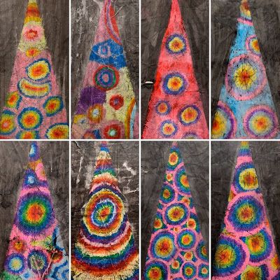 Kim & Karen: 2 Soul Sisters (Art Education Blog): Put Shoe Polish on Your Tie Dye Christmas Trees! Tie Dye Christmas, Art Room Doors, Art Middle School, Art High School, Art Christmas Tree, Bear Chair, Accordion Book, Education Art, Sisters Art