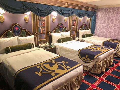 Tour a Stunning “Beauty and the Beast” Themed Character Room at the Tokyo Disneyland Hotel Didny Worl, Disney Hotels Room, Beauty And The Beast Bedroom, Disney House Ideas, Themed Hotel Rooms, Disney Themed Rooms, Japan Room, Casa Disney, Lilia Vanrouge