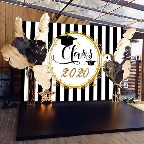 Farewell Decorations, Graduation Party Pictures, Graduation Photo Booth Props, Graduation Party Backdrops, Graduation Photo Booth, Graduation Party Diy, Graduation Party Planning, Graduation Party Themes, Graduation Backdrop