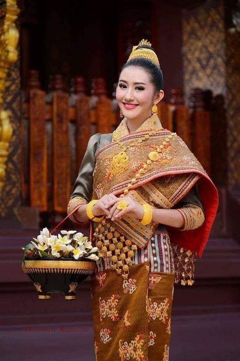 Lao Culture, Laos Wedding, Laos Clothing, Vietnam Costume, Festival Dresses, Ethnic Dresses, Performance Makeup, Thai Fashion, Traditional Attires