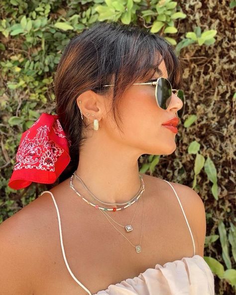 Summer makeup. Summer beauty. Summer hairstyle. Makeup ideas. Red lip makeup. Curtain bangs. Long bangs. Have A Beautiful Sunday, Bangs Long, Beautiful Sunday, Red Lip Makeup, Long Bangs, Beauty Influencer, My Outfit, Red Lip, Summer Beauty