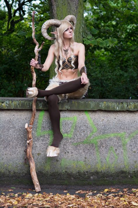 Satyr Woman, Centaur Costume, Satyr Costume, Faun Costume, Cosplay Horns, Cosplay Diy, Fantasy Costumes, 영감을 주는 캐��릭터, Cosplay Outfits