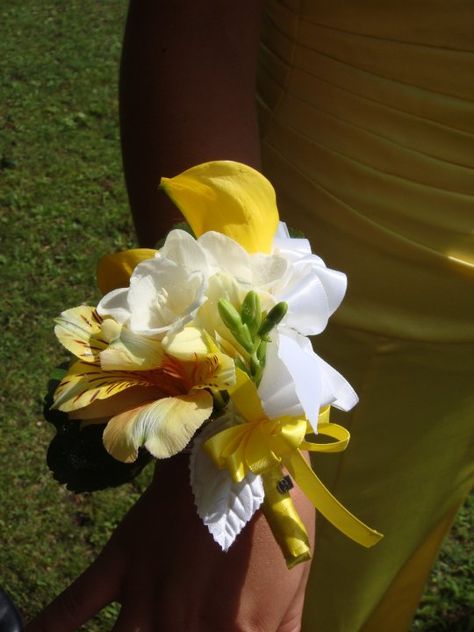 A delicate wrist corsage in pale yellows and white Light Blue Hoco Dress, Yellow Corsage, Formal Couple, Blue Hoco Dress, Corsage Ideas, Prom Pictures Couples, Flower Prom Dress, Pictures Couples, Orchid Photo