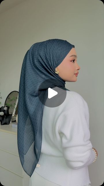 Syafiqah Akmar on Instagram: "#HijabTutorial | see how I did my hijab? Very mindful, very cutesy & very demure for everyday hijab looks @shawlpublikascarves 💗

It’s effortlessly chic with printed cotton squares ✨ perfect for adding that extra flair to your everyday outfit. #HijabStyle #FashionInspo #EverydayGlam 

feel free to tweak it to match your personal style!" Square Hijab Style, Square Scarf How To Wear A, Square Hijab, Everyday Outfit, Hijab Tutorial, Tunisia, Square Scarf, Hijab Fashion, Modest Fashion