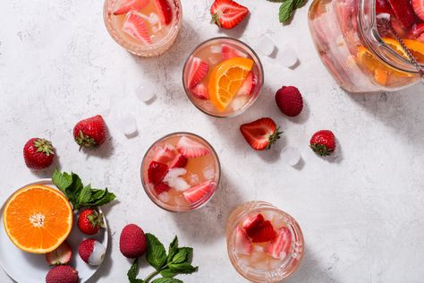 Inspiring new food experiences for friends, families, and food lovers everywhere Lychee Sangria, Healthy Smooties, Rosé Sangria, Coffee Punch, Fancy Brunch, Amazing Drinks, Rose Sangria, Ice Wine, Taco Party