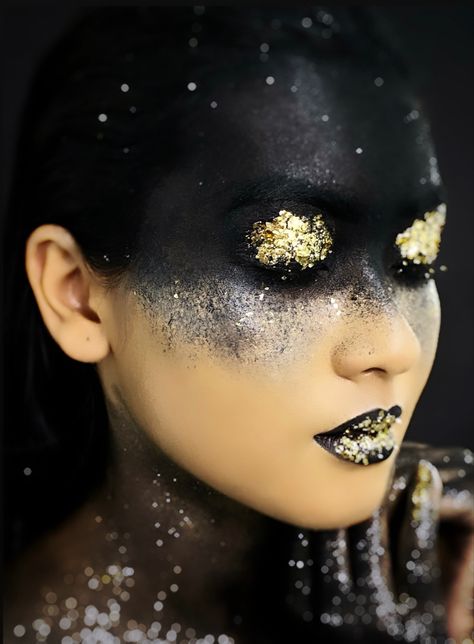 Black And Gold Face Paint, Black And Gold Halloween Makeup, Black And Gold Makeup, Gold Face Paint, Fairy Face Paint, Metal Makeup, Golden Eye Makeup, Black Face Paint, Halloween Makeup Clown