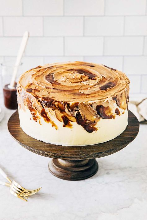 Mocha Cake Decoration, Iced Coffee Cake, Coffee Birthday Cake, Amazing Cake Recipes, Flavored Frosting, Coffee Fudge, Mocha Fudge, Vietnamese Iced Coffee, Coffee Party