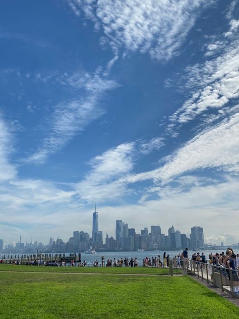 New York Vibes, Liberty Island, Computer Wallpapers, Baby Blue Aesthetic, Empire State Of Mind, Nyc Skyline, Nyc Life, New York Life, Visit New York