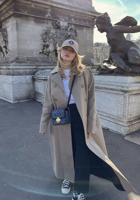 Marine Diet, Style Parisian Chic, Dress Like A Parisian, French Wardrobe, Street Style Parisian, Paris Street Style, Coat Outfits, Winter Fashion Outfits, Winter Looks