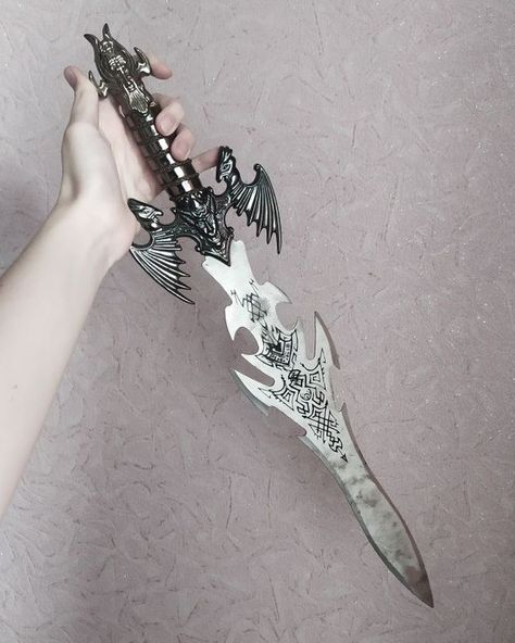 Fantasy Dagger, Knife Aesthetic, Creepy Cute Fashion, Pretty Knives, Dagger Knife, Cool Swords, Knife Collection, Cool Knives, Dark Ages