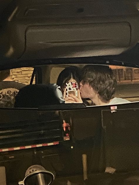 Boyfriend Pictures In Car, Car Mirror Couple Pics, Making Out In The Car, Cute Selfie Poses With Boyfriend In Car, Car Pic With Boyfriend, Photos In Car Ideas Aesthetic, Car Photos With Boyfriend, Dating Mirror Pic, Couple Photos In Car Ideas