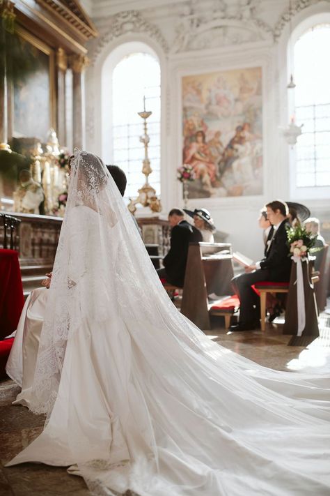 Royal Wedding Themes, Royal Wedding Gowns, Private Wedding, Royal Wedding Dress, Catholic Wedding, Royal Weddings, Church Wedding, Walking Down The Aisle, Royal Wedding