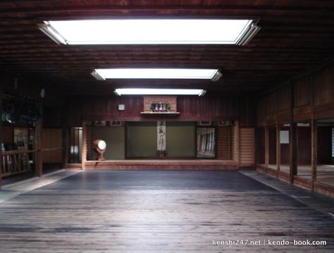 Dojo Decor, Japanese Dojo, Dojo Design, Dojo Ideas, Karate Dojo, Mixed Martial Arts Training, Japanese Buildings, Luxury Mansion, Japanese Room