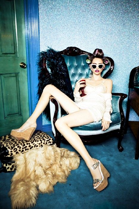 Ellen von Unwerth’s latest exhibition, “Do Not Disturb!”, at the Michael Hoppen Gallery, Ellen Von Unwerth Photography, Hotel Shoot, Shooting Studio, Juergen Teller, Mario Sorrenti, Paolo Roversi, Ellen Von Unwerth, High Fashion Photography, Tim Walker