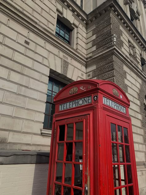 London Red Aesthetic, Red Place Aesthetic, Asthetic Picture Wallpaper Red, Red Telephone Aesthetic, Red Paris Aesthetic, Red London Aesthetic, Red Travel Aesthetic, Vintage British Aesthetic, Blo Aesthetic