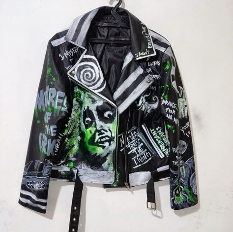 Painted Leather Jacket Punk, Leather Jacket Painting Ideas, Y2k Leather Jacket, Motorcycle Jacket Outfit, Dope Jackets, Leather Painting, Punk Fashion Diy, Battle Jackets, Painted Leather Jacket