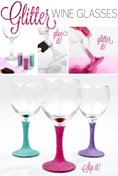 DIY: Glitter Wine Glasses Glitter Crafts Diy, Glitter Wine Glasses Diy, Glitter Wine Glasses, Diy Wine Glasses, Posca Marker, Glitter Glasses, Wine Glass Crafts, Diy Glitter, Glitter Wine