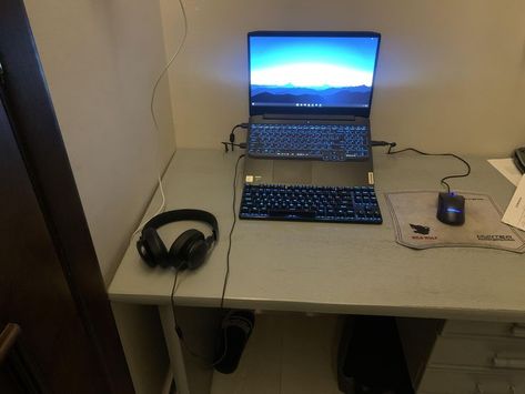 Study Setup, Laptop Setup, Laptop Gaming Setup, Setup Gamer, Game Websites, Allah Photo, Hipster Mens Fashion, Gaming Room Setup, Computer Setup