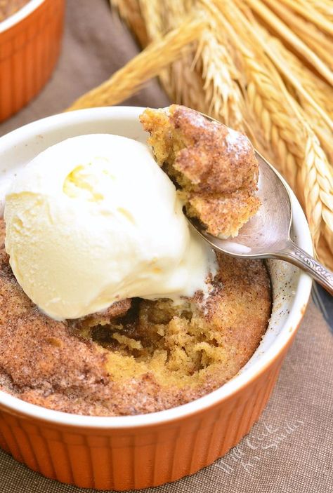 Pumpkin Pie Spice Blondies For Two. Divine pumpkin spice, buttery blondies made in a small batch, in just few minutes. Individual Treats, Ramekin Dessert, Ramekin Recipe, Savory Pumpkin Recipes, Recipe For 2, Nice Recipes, Pumpkin Treat, Feel Good Food, Cooking For Two