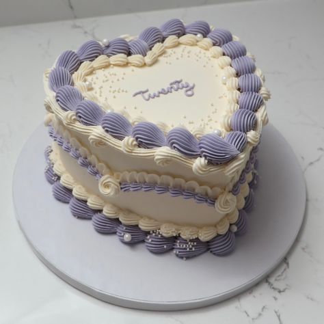 Twenty 💜 - Cake Details - Size: Party 8” (2 layers) serves ~10-15 Add-ons: Pearls (edible) #emmacakesseattle #heartcake #instagramcakes #cakesofinstagram #seattlecakes #customcake #customcakeseattle Cake Designs Birthday Purple, Heart Cake Designs Birthday, Vintage Heart Cakes Birthday, Heart Cakes Birthday, Twenty Cake, Purple Heart Cake, Vintage Heart Cakes, Cakes Lavender, Heart Cake Designs