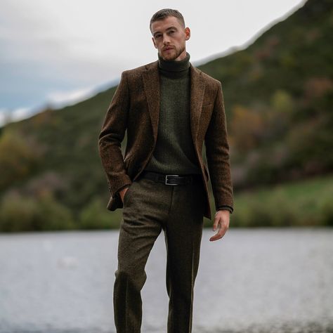 Walker Slater (@walkerslater) • Instagram photos and videos Mens Turtleneck Outfits, Walker Slater, Turtleneck Outfits, Mens Turtleneck, Mens Fashion Classic, Outfit Inspiration Fall, Autumn Outfit, Looks Style, Classic Man