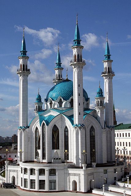 Qolsharif Mosque, Kazan, Russia. Of all the places in the world, I want to see Russia the most... Architecture Cool, Kazan Russia, Russian Architecture, Mosque Architecture, Religious Architecture, Beautiful Mosques, Cathedral Church, Amazing Buildings, Church Architecture