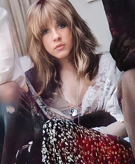 Stevie Nicks Bangs, Stevie Nicks Haircut, Stevie Nicks Hair, Musician Artwork, Queer Hair, Hair Wedding Styles, Porcelain Skin, Gold Dust Woman, Stevie Nicks Fleetwood Mac