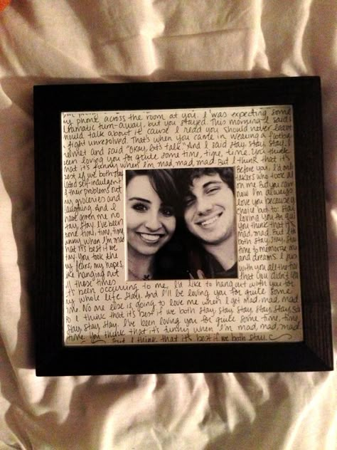 his custom photo frame includes a picture that you are fond of, as well as song lyrics, poetry, or a hand-written message that reminds you of your partner and the life you share together. Saint Valentin Diy, Valentines Bricolage, Diy Gifts For Girlfriend, Presents For Girlfriend, Bf Gifts, My Funny Valentine, Cadeau Diy, Valentines Day Gifts For Him, Birthday Gifts For Girlfriend