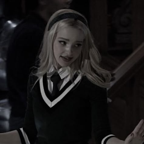 Draco Malfoy Sister Face Claim, Harry Potter Sister Face Claim, Oc Harry Potter Girl, Astoria Greengrass Fan Cast, Iconic Blonde Characters, Slytherin People, Slytherin Uniform Female, Astoria Malfoy, Hogwarts Oc