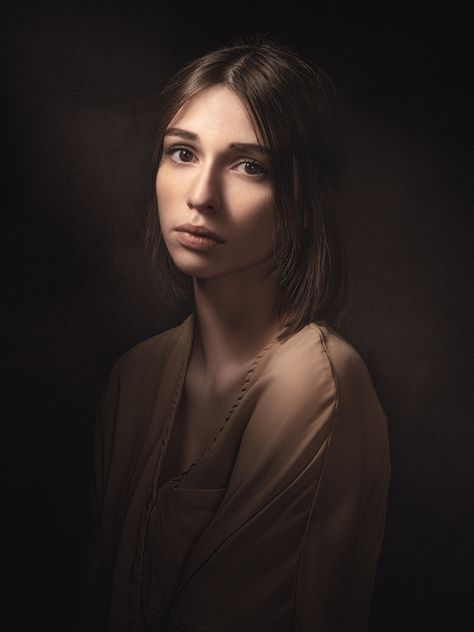 Looking for Rembrandt - stephane rouxel on Fstoppers Rembrandt Lighting, Rembrandt Portrait, Dark Portrait, Studio Portrait Photography, Outdoor Portrait, Portrait Lighting, Photographie Portrait Inspiration, Portrait Photography Women, Dramatic Lighting