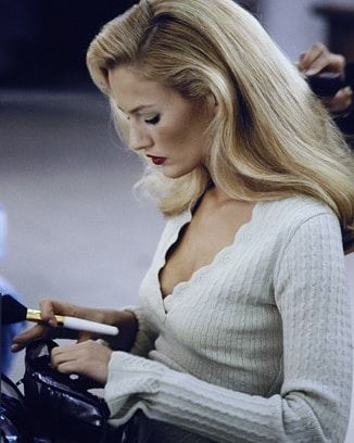 Sexy Poison on Instagram: “Karen Mulder . . .  #90s #80S #90sfashion #fashionicons #vintagefashion#vogue #fashio #topmodels #supermodels #yasmeenghauri…” Karen Mulder, Models 90s, 90s Runway Fashion, 90s Model, 90s Supermodels, Romee Strijd, 90s Models, 90s Hairstyles, Model Aesthetic