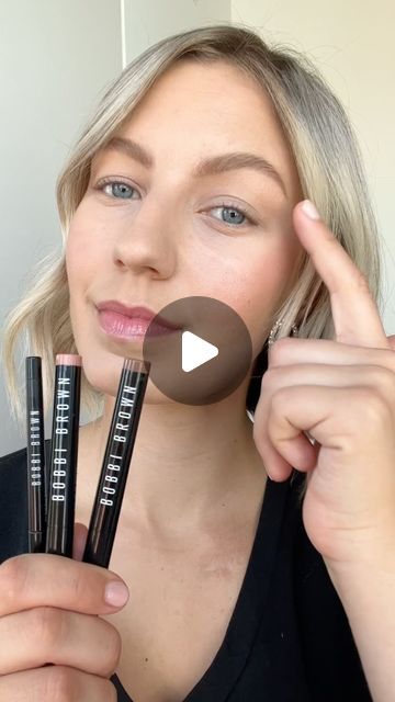 Michèle Clausen on Instagram: "HOODED EYES? Here a super easy technique to open up and lift your eyes. Nothing wrong with my lovely hooded eye of course, but there are a few quick and simple makeup tricks to keep in mind when I want to really go for a fresh and open look✨  Products:  -Long Wear Cream Shadow Sticks: Taupe & Moonstone -Perfectly Defined Gel Eyeliner: Pitch Blach -Crushed Oil Infused Gloss: In the Buff  @bobbibrown   #eyemakeup #eyemakeuptutorial #eyeshadow #eyeshadowtutorial #hoddedeyesmakeup #tutorial #makeuptutorial #makeuptutorials #reels #bobbibrownartist #bobbibrown" Eye Shadowing Tutorial Hooded Eyes, Eye Shadow Stick Tutorial, Simple Makeup Hooded Eyes, Taupe Eyeshadow Look, Eyeshadow Stick Tutorial, Taupe Eyeliner, Quick Eye Makeup Tutorial, Quick Eye Makeup, Cream Eyeshadow Stick