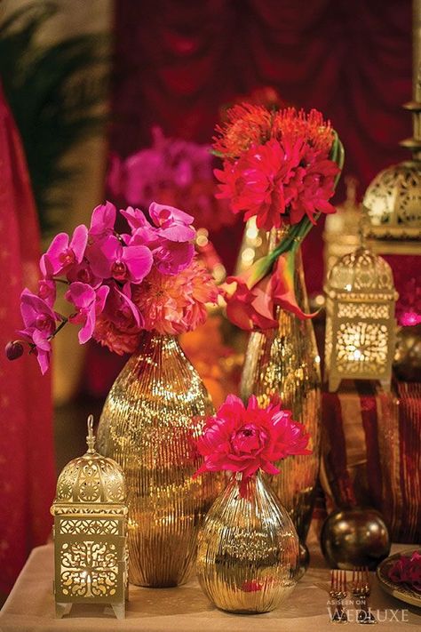 Indian Floral Centerpieces, Indian Vases Decor, Desi Wedding Table Decor, Casablanca Night, Sangeet Inspiration, Indian Sangeet, Arabian Party, Arabian Nights Theme, Arabian Nights Party