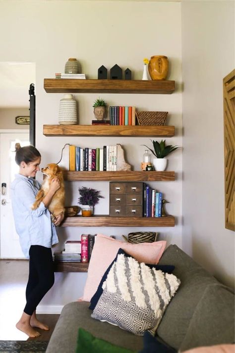 Looking to build your very own DIY floating shelves and need some help!? These tutorials and examples will give you the jump start you need! Diy Floating Shelves, Zimmer Diy, Custom Floating Shelves, Floating Shelves Living Room, Wooden Floating Shelves, Floating Shelves Diy, Living Room Shelves, Room Shelves, Closet Space