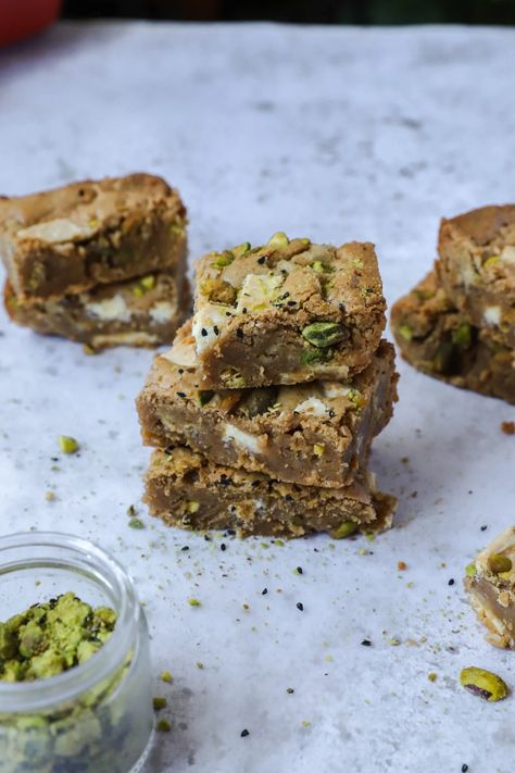 White Chocolate Pistachio Halva Blondies – The Ladle Bearer Pistachio Halva Recipe, Pistachio Halva, Halva Brownies, Halva Cookies, Halva Dessert, Pistachio Blondies, Pistachio Cookie, Halva Recipe, Pistachio Recipes