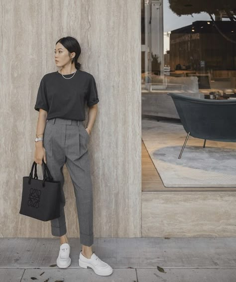 Vsco Outfits Aesthetic, Grey Dress Pants Outfit, Architecture Outfit, Loafers Shoes Outfit, Loafers Outfit Ideas, Tomboy Chic Outfits, Normcore Outfits, Smart Casual Women Outfits, Cute Overalls