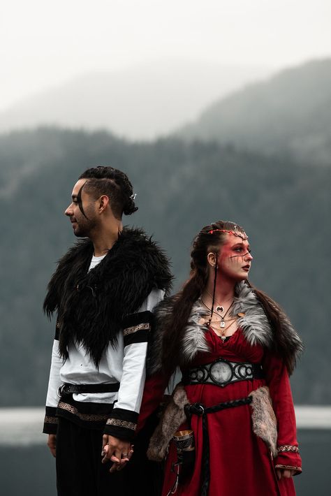 Viking bride and groom portraits Viking Wedding Headpiece, Couples Viking Costumes Diy, Viking Wedding Tuxedo, Nordic Men Vikings, Viking Wedding Clothes, Vikings Couple Costume, Viking Wedding Photography, Couples Viking Costumes, Viking Couples Costumes