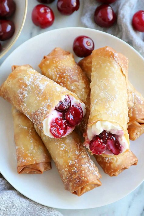 Apple Cheesecake Egg Rolls, Cherry Cheesecake Egg Rolls, Cream Cheese Cherry Pie, Cheesecake Egg Rolls, Homemade Cherry Pies, Peach Dessert, Crispy Egg, Peach Dessert Recipes, Apple Cheesecake