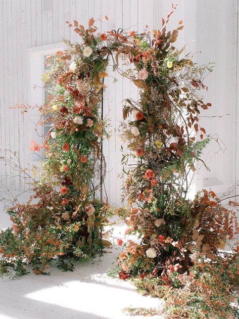 Autumnal Centerpieces Wedding, Fall Wedding Arch Swag, Falling Flowers Wedding Decor, Autumn Flower Installation, Earthy Autumn Wedding, Fall Wedding Trellis Ideas, Luxury Autumn Wedding, Floating Arch Wedding, Colorful Autumn Wedding