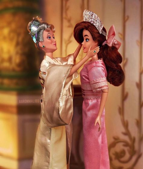 Artista usa muñecas Barbie para recrear escenas famosas Anastacia Disney, Cardi B Pics, Disney Barbie Dolls, Tiana And Naveen, Repainted Dolls, Famous Characters, New Disney Princesses, Disney Princess Dolls, Disney Princess Drawings